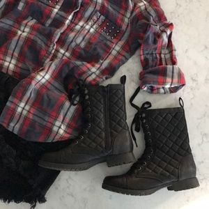 📍Sold📍Black quilted combat boots